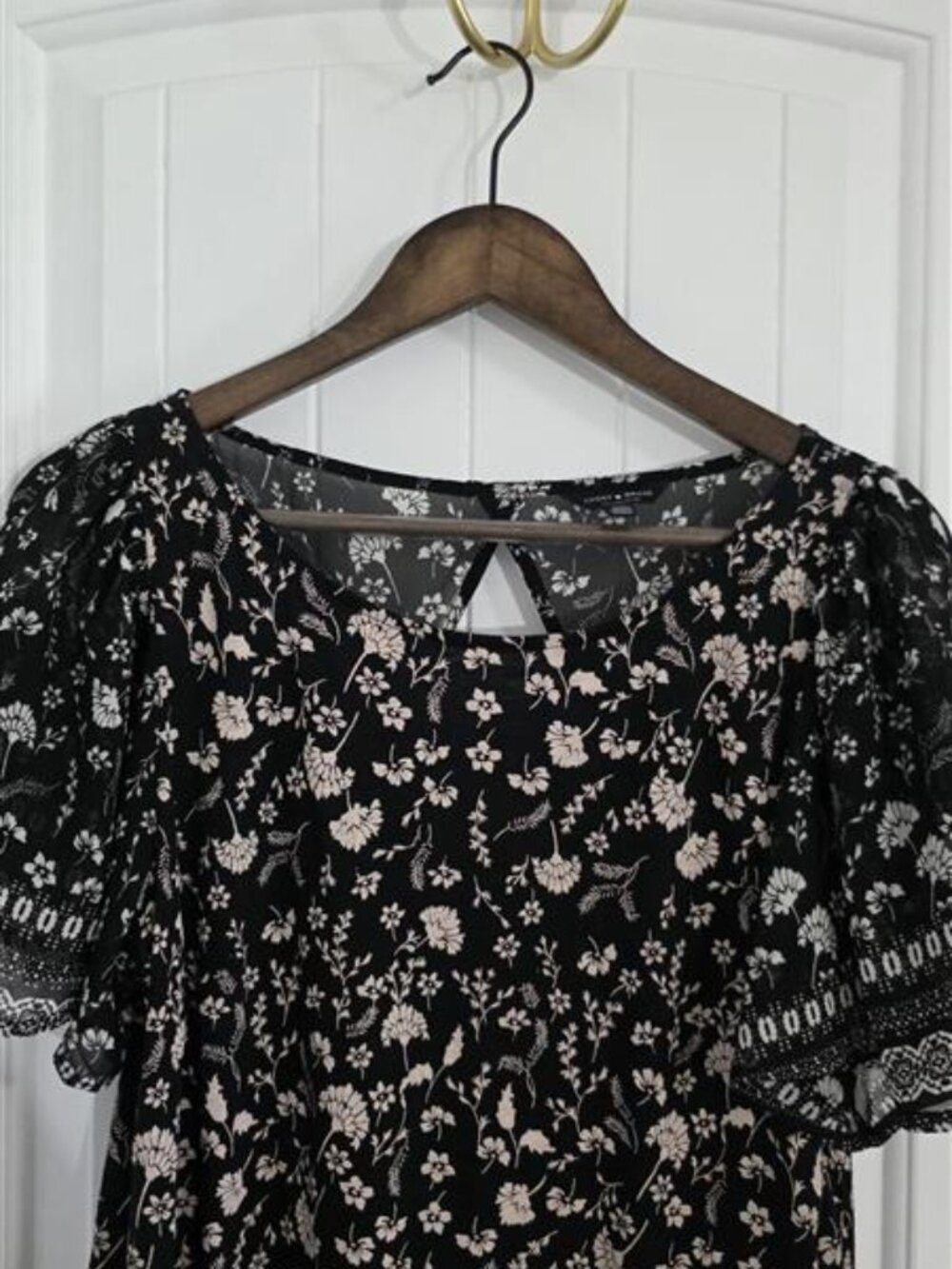 Lucky Brand Black Floral Boho Blouse Bell Sleeve Keyhole Top M - Picture 7 of 10
